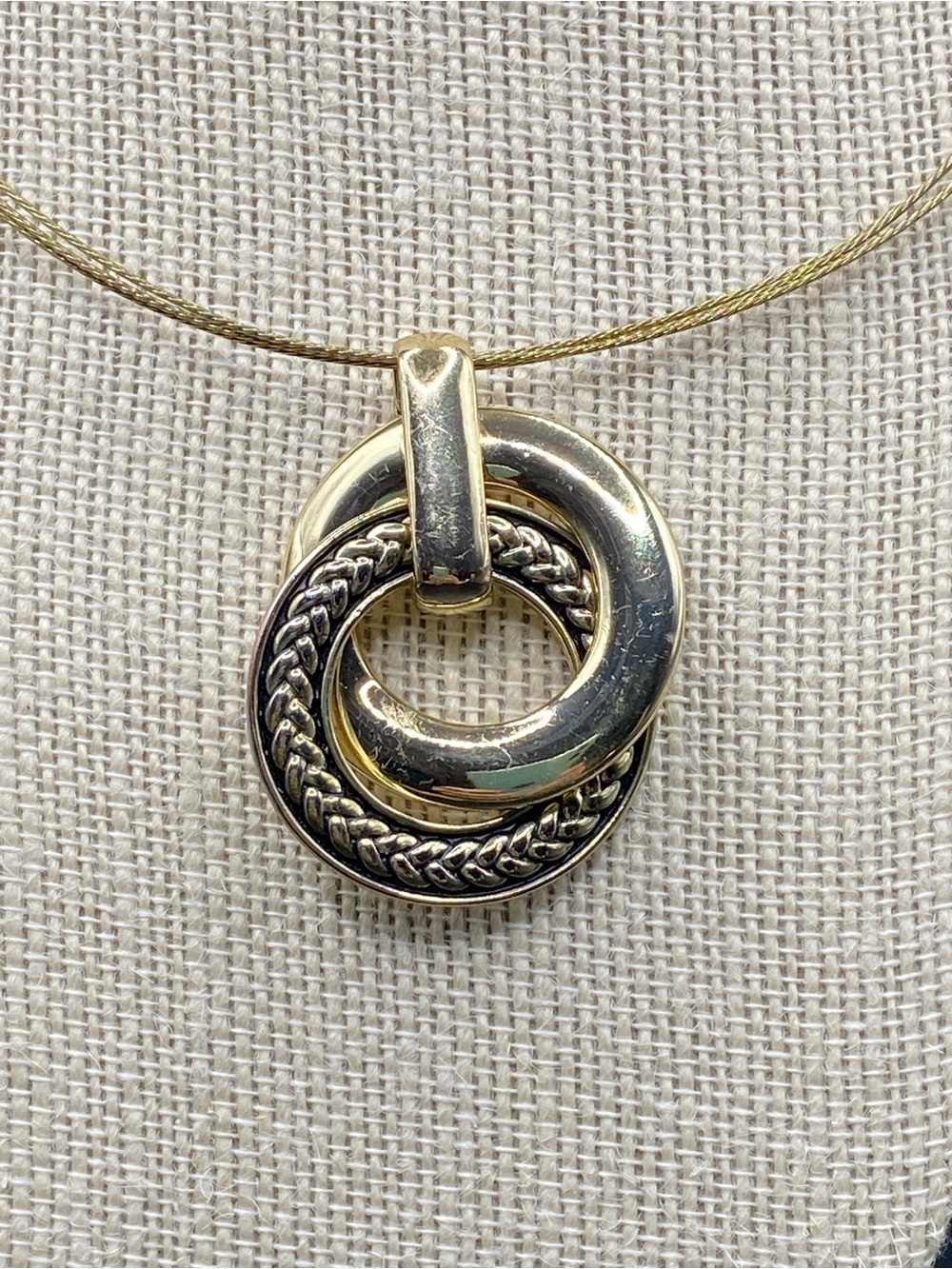 BILL BLASS Choker Triple Strand Gold Tone Circles Pendant